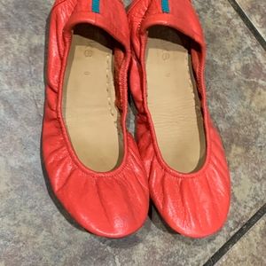 Poppy Tieks size 9